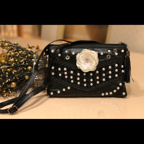 White Flower Black Purse - Picture 2 of 5